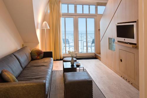 Μια τηλεόραση ή/και κέντρο ψυχαγωγίας στο Hotel AM MEER & Spa