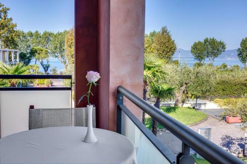 a vase sitting on a table on a balcony at Hotel Caesius Thermae & Spa Resort in Bardolino
