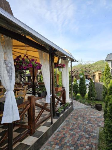Jardín al aire libre en Minihotel Zolotoe Runo