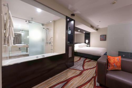 Koupelna v ubytování Hilton Cairns