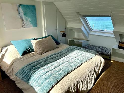 מיטה או מיטות בחדר ב-Vue Mer 76 Sunset