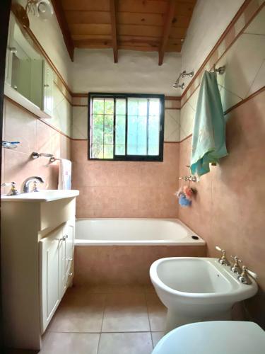 Vonios kambarys apgyvendinimo įstaigoje Casita en La Granja