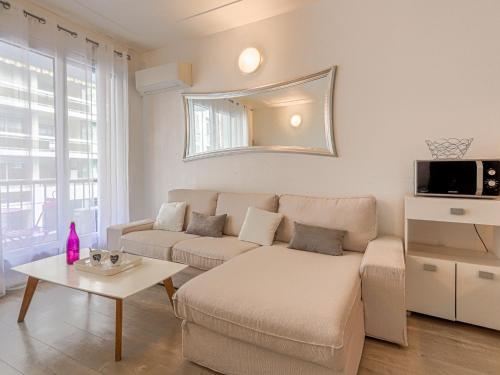 Apartment Le Mozart by Interhome