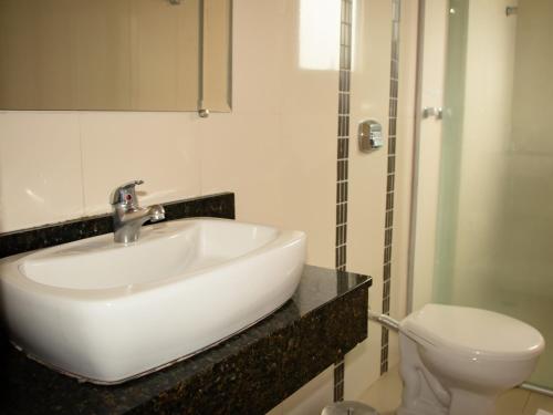 Un baño de Iguassu Express Hotel