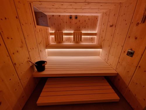 a small wooden sauna with a pot on a shelf at Genuss-Pension Herti in Übelbach