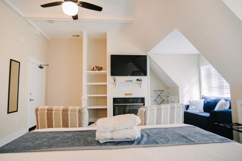 a living room with a bed and a tv at Wild Horse Inn in Corolla