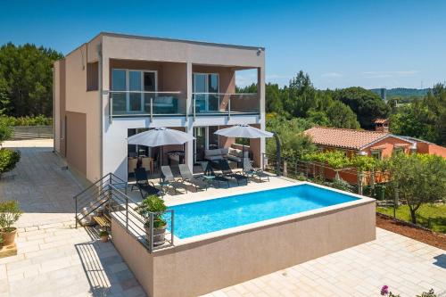 Villa Martina near Medulin with sea view only 1,8 km from the beach