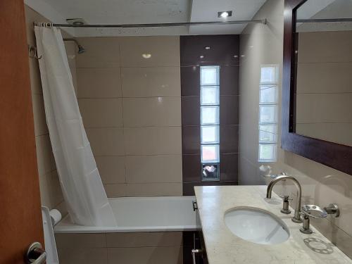 Et badeværelse på Departamentos de Categoría, Santa Fé y Alberti