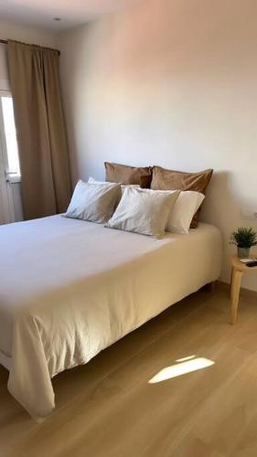 a bed with white sheets and pillows in a bedroom at GFS Roof in Santa Cruz de Tenerife