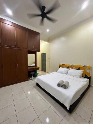 Katil atau katil-katil dalam bilik di HomeStay Tawau