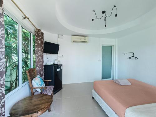 Katil atau katil-katil dalam bilik di Just Sleep by Thongtalay Koh Larn