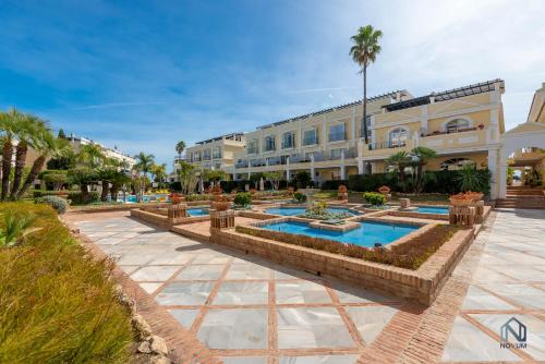 Newly Refurbished 2 BDRM Amazing Complex w Pools