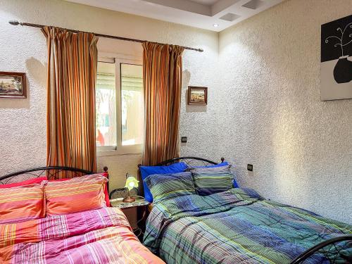 Cama o camas de una habitación en lux appartement avec piscine