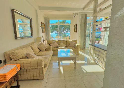 Posezení v ubytování Skol 339 - 2-Bedroom Apartment in Edificio Skol Marbella