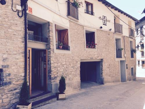 a brick building with doors and windows on a street at Roch Hotel in Altrón