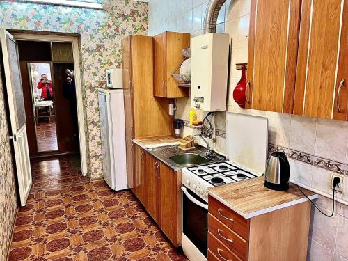 a kitchen with a sink and a stove top oven at Двухкомнатная квартира в самом ЦЕНТРЕ Николаева !СОБОРНАЯ! 3 РАЗД МЕСТА in Mykolaiv