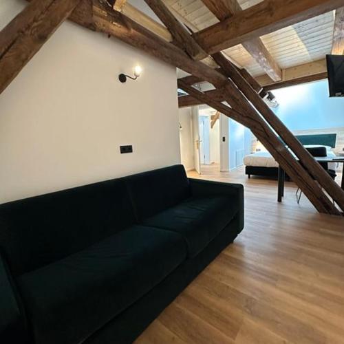 a black couch sitting in a living room at Hopfenhotel am Adenauerufer in Bamberg