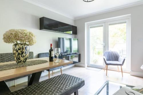 a living room with a dining table and a fish tank at Olive Tree Townhouse, with parking in Whitstable
