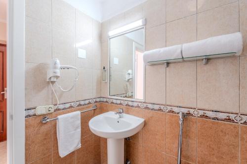 a bathroom with a sink and a mirror at OBSIDIAN Estudio Santa María in Adeje