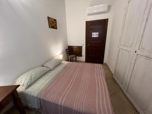 Ένα ή περισσότερα κρεβάτια σε δωμάτιο στο L'Antica Torre Caralis Holiday