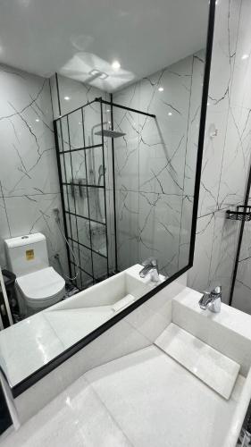 Stay in heart of Dubai Marina Residence B walk to the JBR photo 3