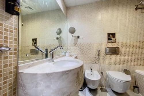 a bathroom with a large tub and a toilet at Key View - Sulafa Tower in Dubai