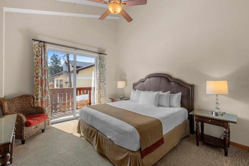 a bedroom with a large bed and a balcony at Trails Edge Condo Townhouse A in Leavenworth