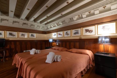 Katil atau katil-katil dalam bilik di Fortuny3967 Suites & Wine