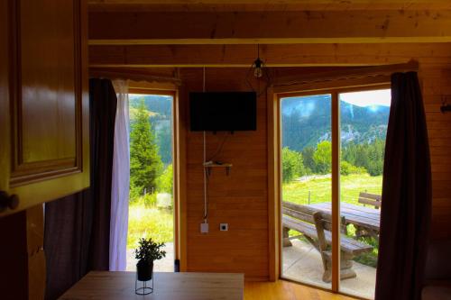 a room with a window with a view of a mountain at Oaza Mira Hotel & Resort-فندق ومنتجع واحة الهدوء in Vlasic