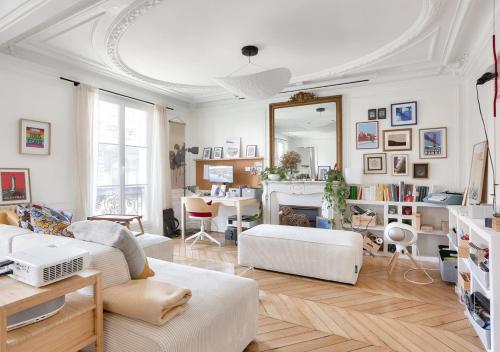 Gorgeous, bright & large 1 BR near Montmartre