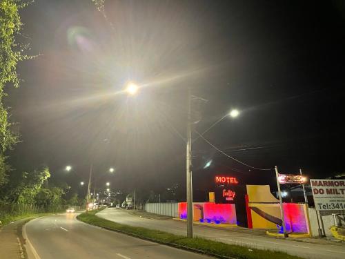 a street light on the side of a road at night at Free Way Motel in Poços de Caldas
