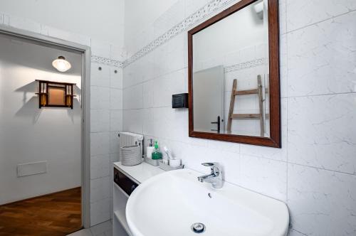 GuestHost - Beccaria & Sant'Ambrogio Lovely Apartment