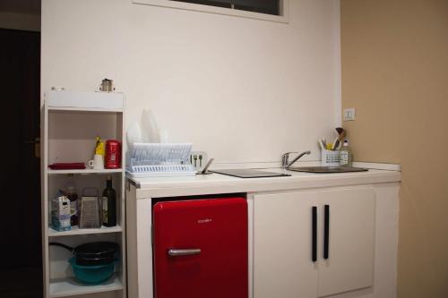 a kitchen with a red and white counter top at La Stanza di Cavour 2 piano NO ascensore in Pavia