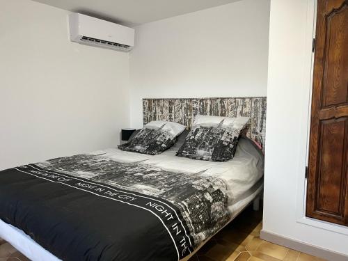 Postel nebo postele na pokoji v ubytování Le Belvédère d Espigoule