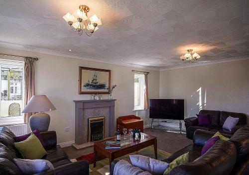 Televisyen dan/atau pusat hiburan di Orchard House Wadebridge Self Catering