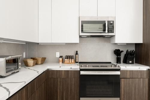 Cuisine ou kitchenette dans l'établissement Luxurious Escape - Walk to Empower Field - Tesoro