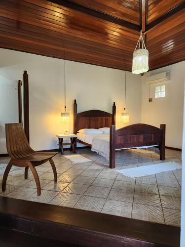 a bedroom with a bed and a wooden ceiling at Pousada Almar in Pipa