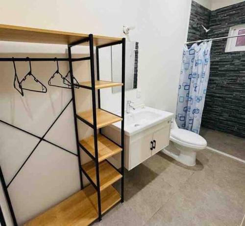 a bathroom with a white toilet and a sink at Habitación para dos personas in Santa Cruz Huatulco