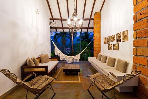 a living room with a couch and chairs at Hotel Fundadores en Cauca Viejo Fundadores in Jericó