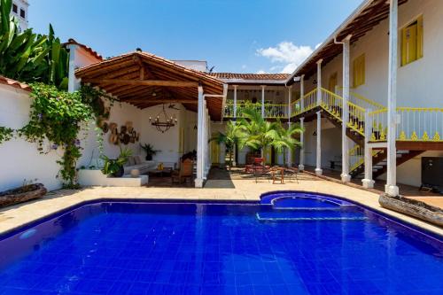 a villa with a swimming pool and a house at Hotel Fundadores en Cauca Viejo Fundadores in Jericó