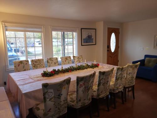 Gallery image of Casa De Packages for 8 people 3BD 3BA, 10 people 3BD 4BA,12 people 4BD 4BA in Thousand Oaks