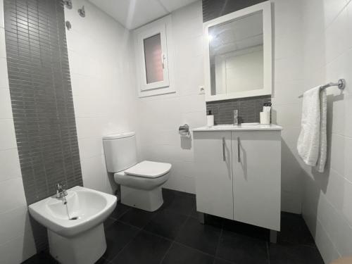 Ένα μπάνιο στο LUJOSO apartamento- PLAYA Canet Berenguer