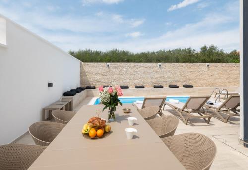 Villa Bellatrix 1 & 2 - two heated pools & jacuzzi