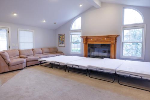 Gallery image of Casa De Packages for 8 people 3BD 3BA, 10 people 3BD 4BA,12 people 4BD 4BA in Thousand Oaks