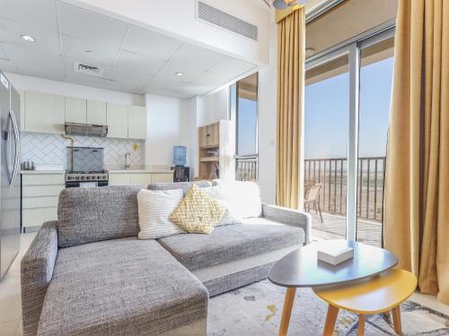 Foto dalla galleria di Elite LUX Holiday Homes - Modern 1BR Resort Amenities in Production City Dubai a Dubai
