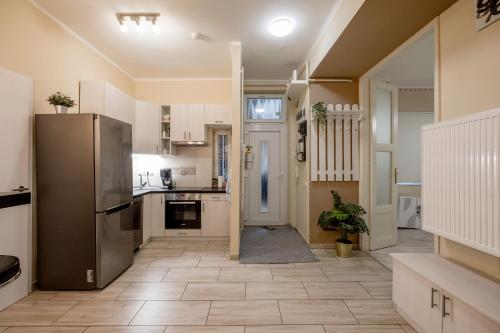 RoomBack Rooms - 2BR Apt with AC near Deak ter 1075 Budapest, 10 Rumbach Sebestyén utca kép - 3