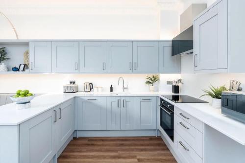Kuchyňa alebo kuchynka v ubytovaní Granby Gem: Exquisite 3-Bed Flat
