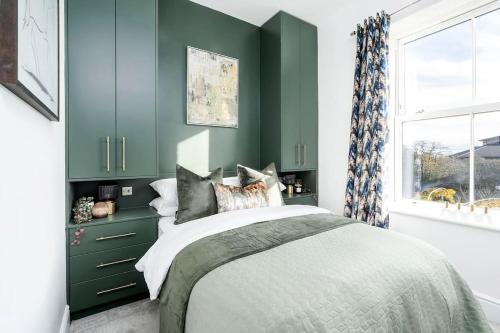 Posteľ alebo postele v izbe v ubytovaní Granby Gem: Exquisite 3-Bed Flat