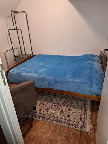 a bed sitting in a room with a rug at Le Gîte Des Korrigans in La Feuillée