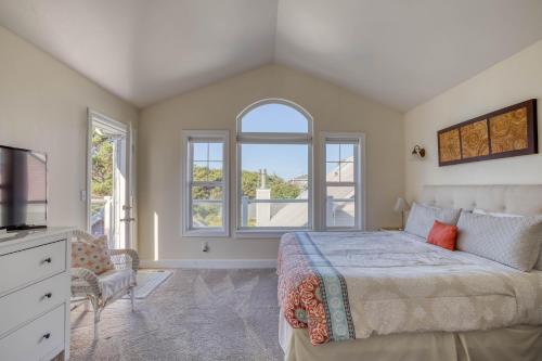 a bedroom with a bed and two windows at The Lodge MCA 196 in Manzanita